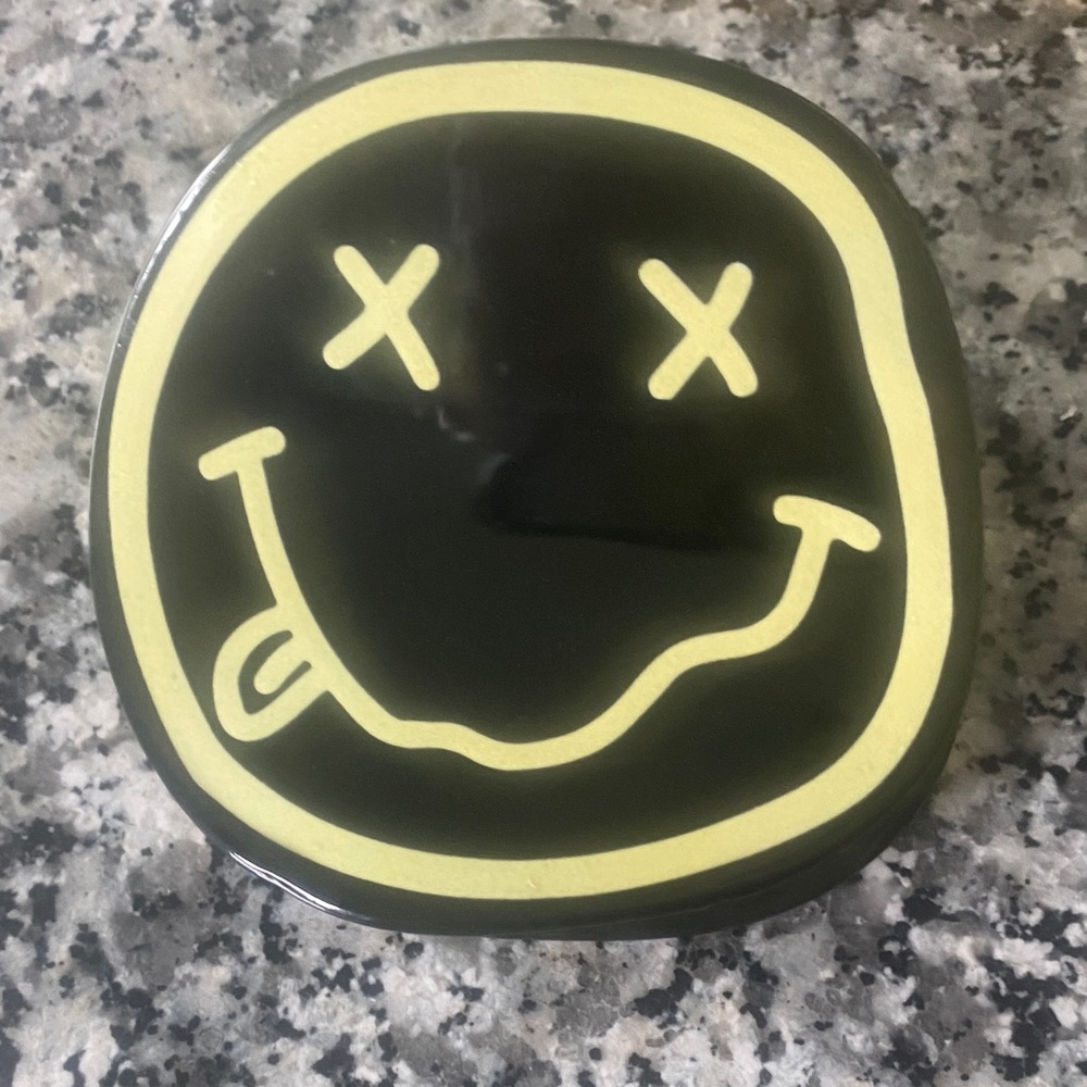 Nirvana Smiley Face hair clip